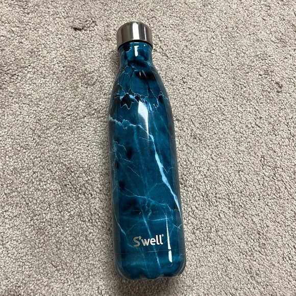 Swell Other - Brand new! 25oz. Swell water bottle